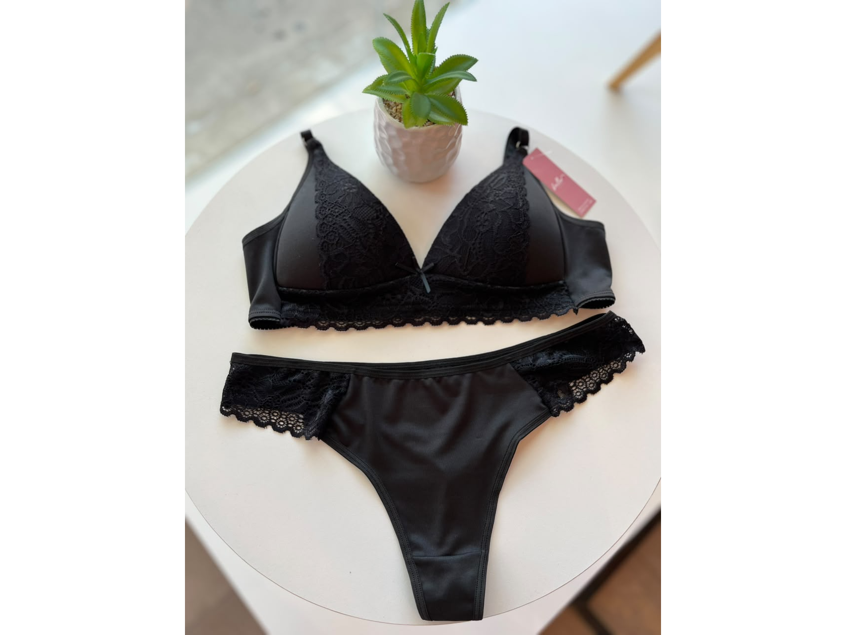 CONJUNTO TRIANGULO DE LYCRA.NEGRO