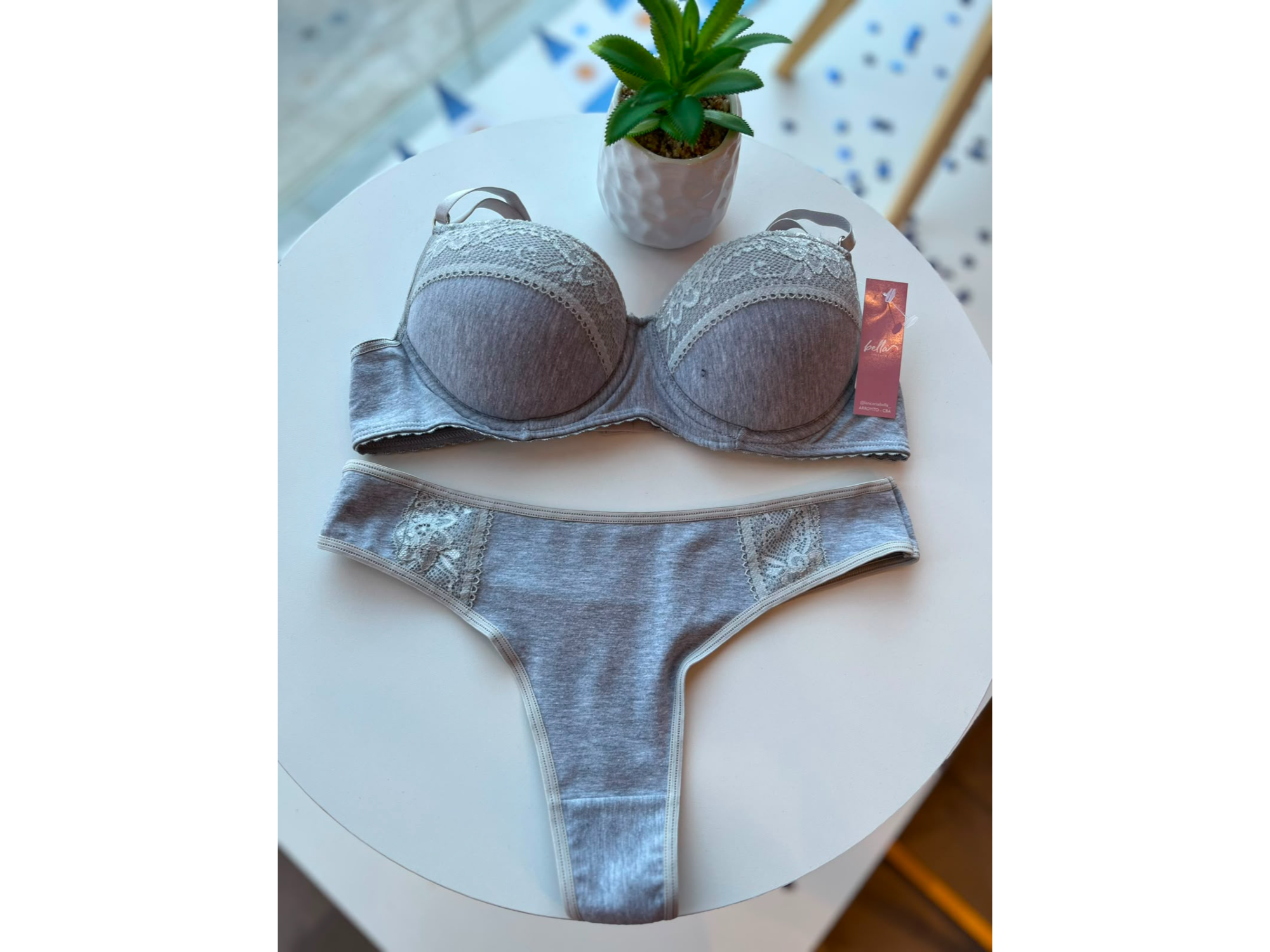 Conjunto con arco algodon con colales basica. GRIS
