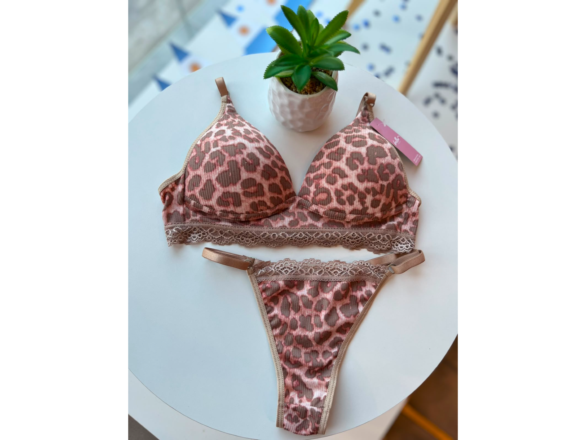Conj. triangulo Animal print Rosa.