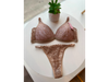 CONJUNTO TRIANGULO DE ENCAJE. BEIGE