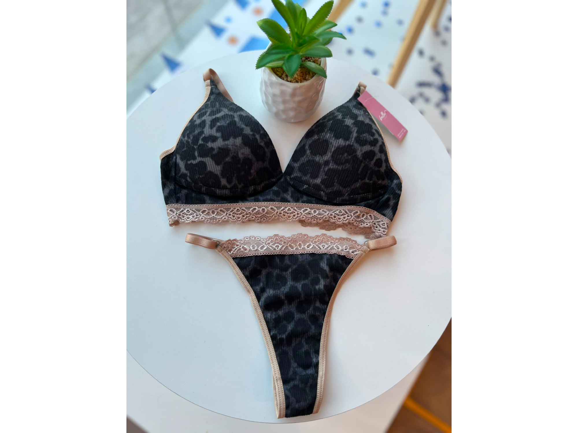 Conj. triangulo Animal print NEGRO