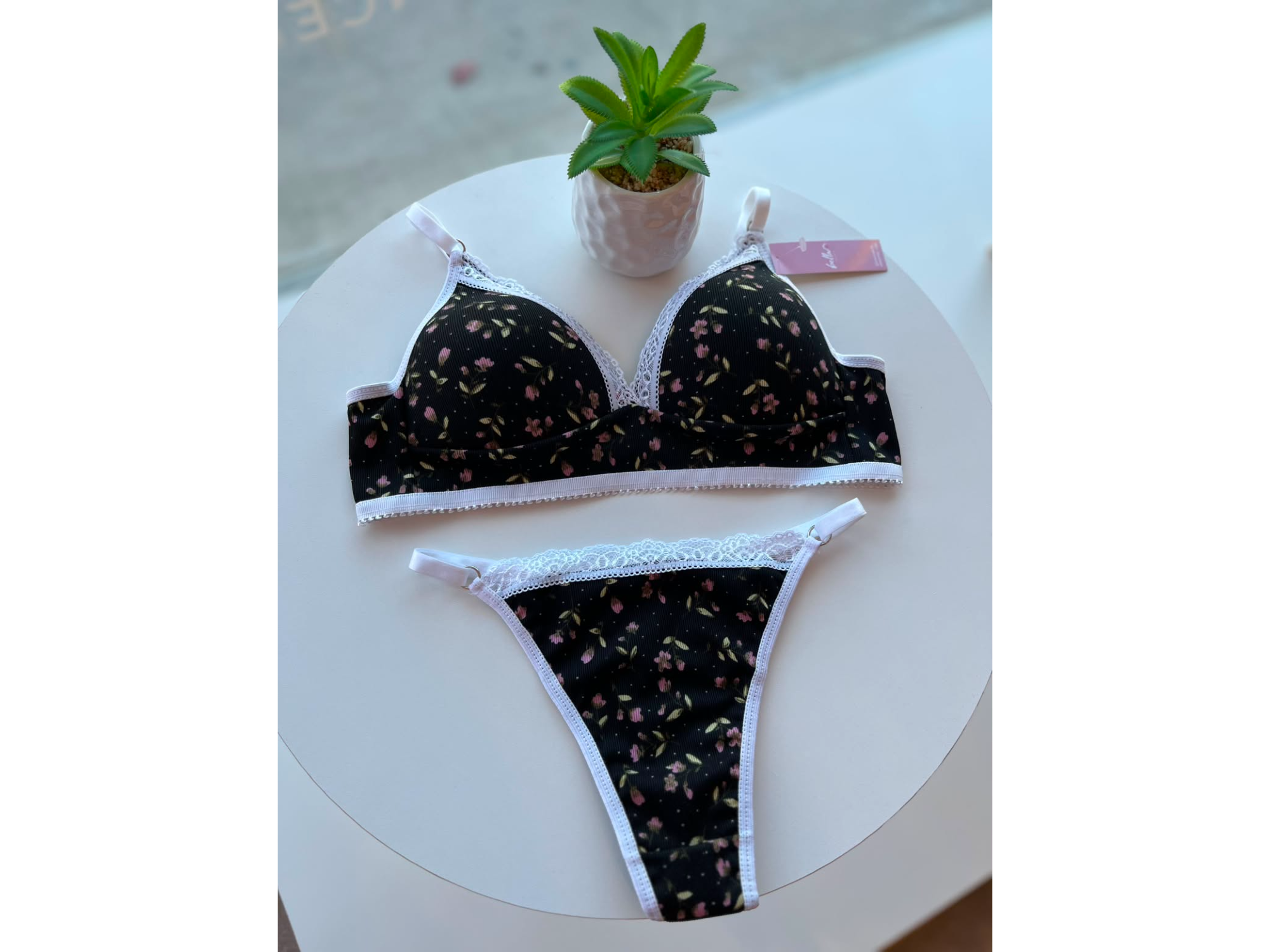 Conjunto triangulito estampdado.Negro