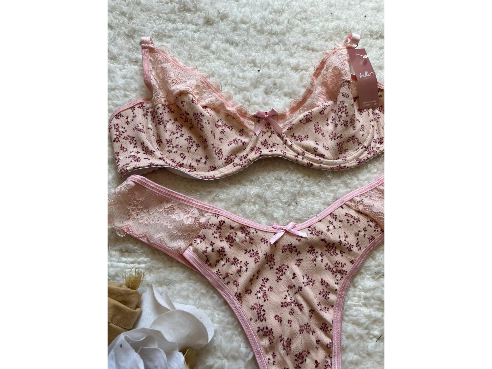 TALLE 95. ROSA CON FLORES