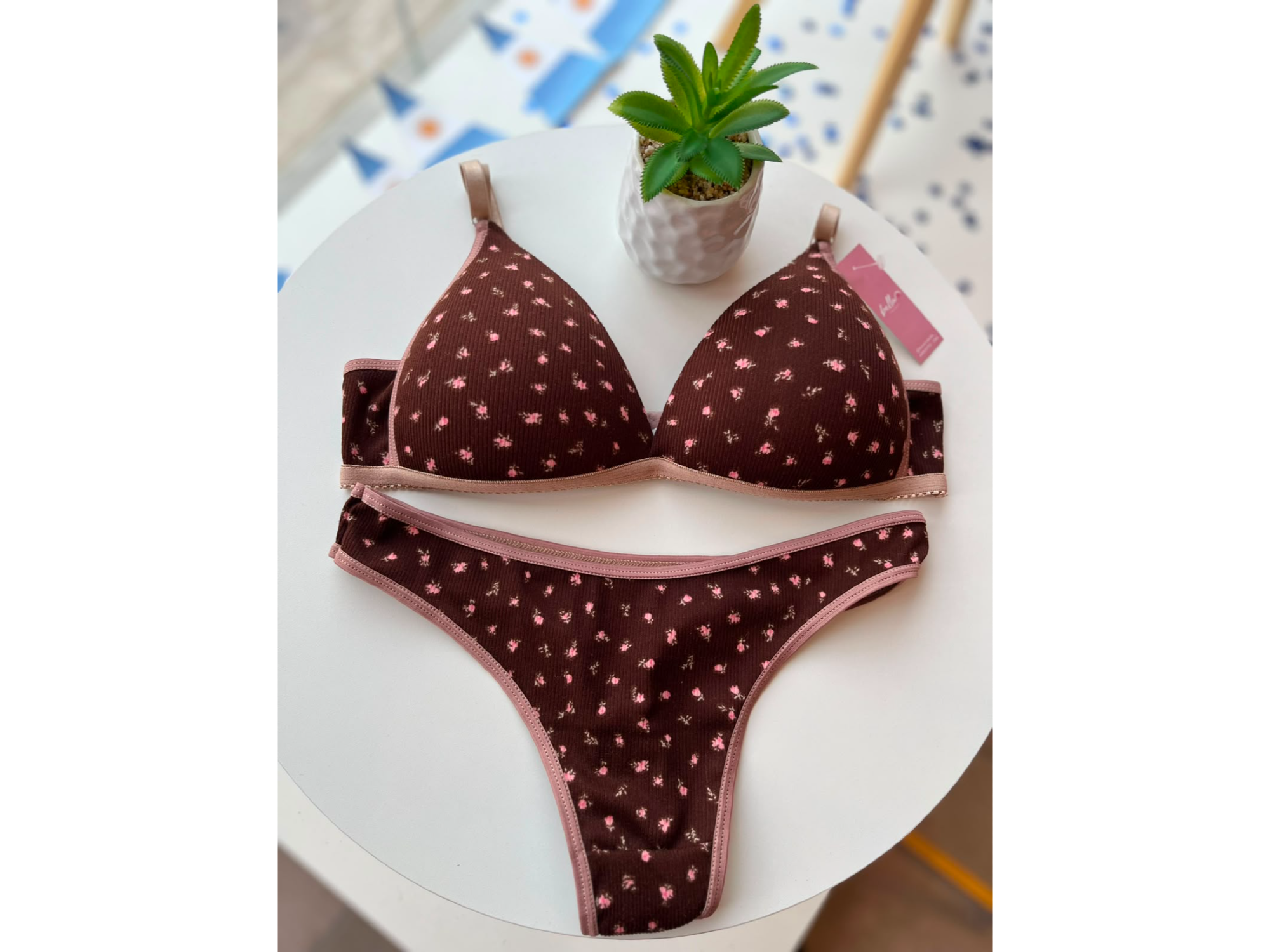 CONJUNTO TRIANGULO DE MORLEY. MARRON