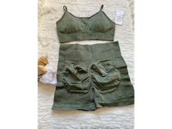 Conjunto Deportivo. TALLE L/XL. VERDE