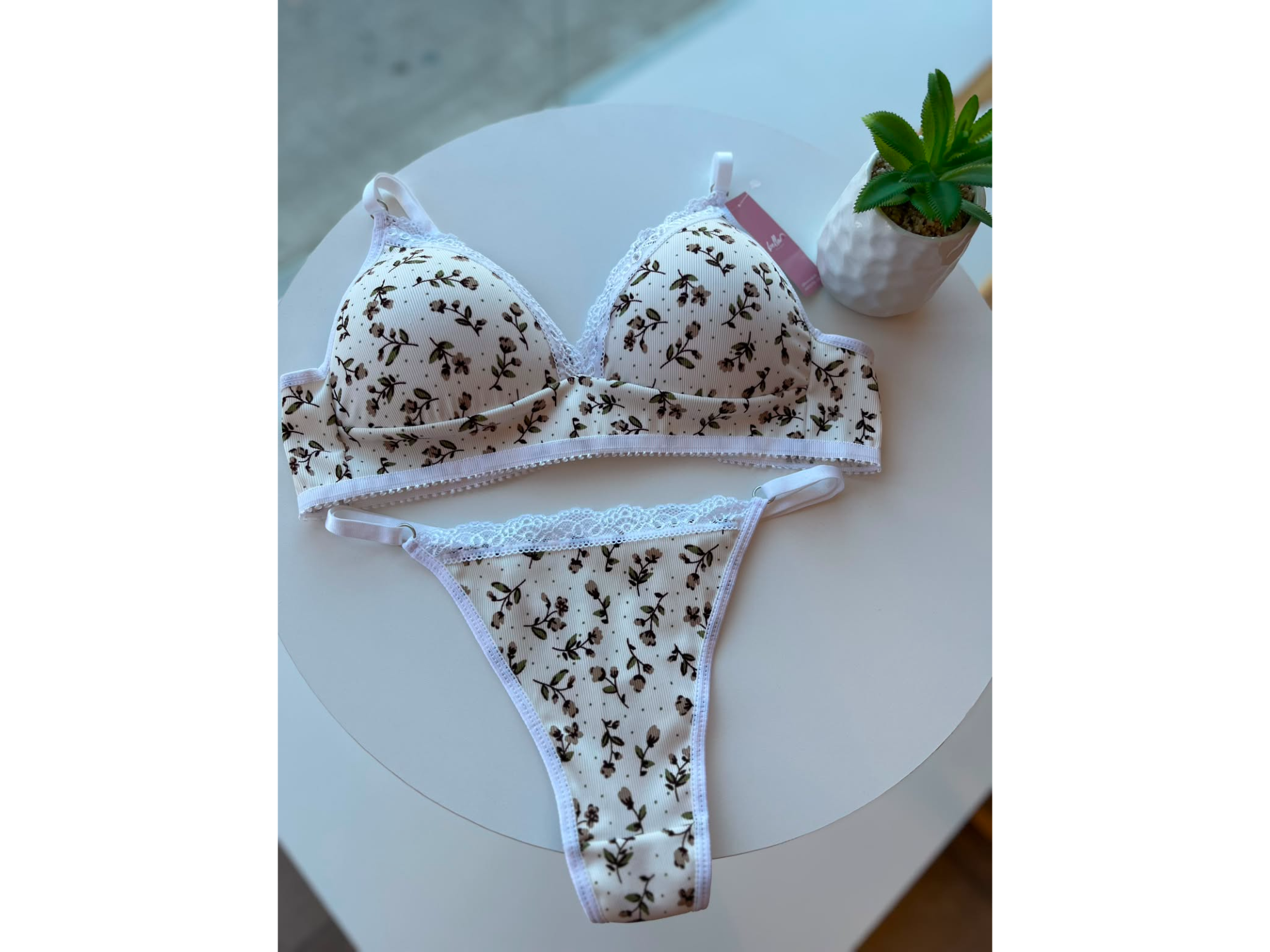 Conjunto triangulito estampdado. Blanco