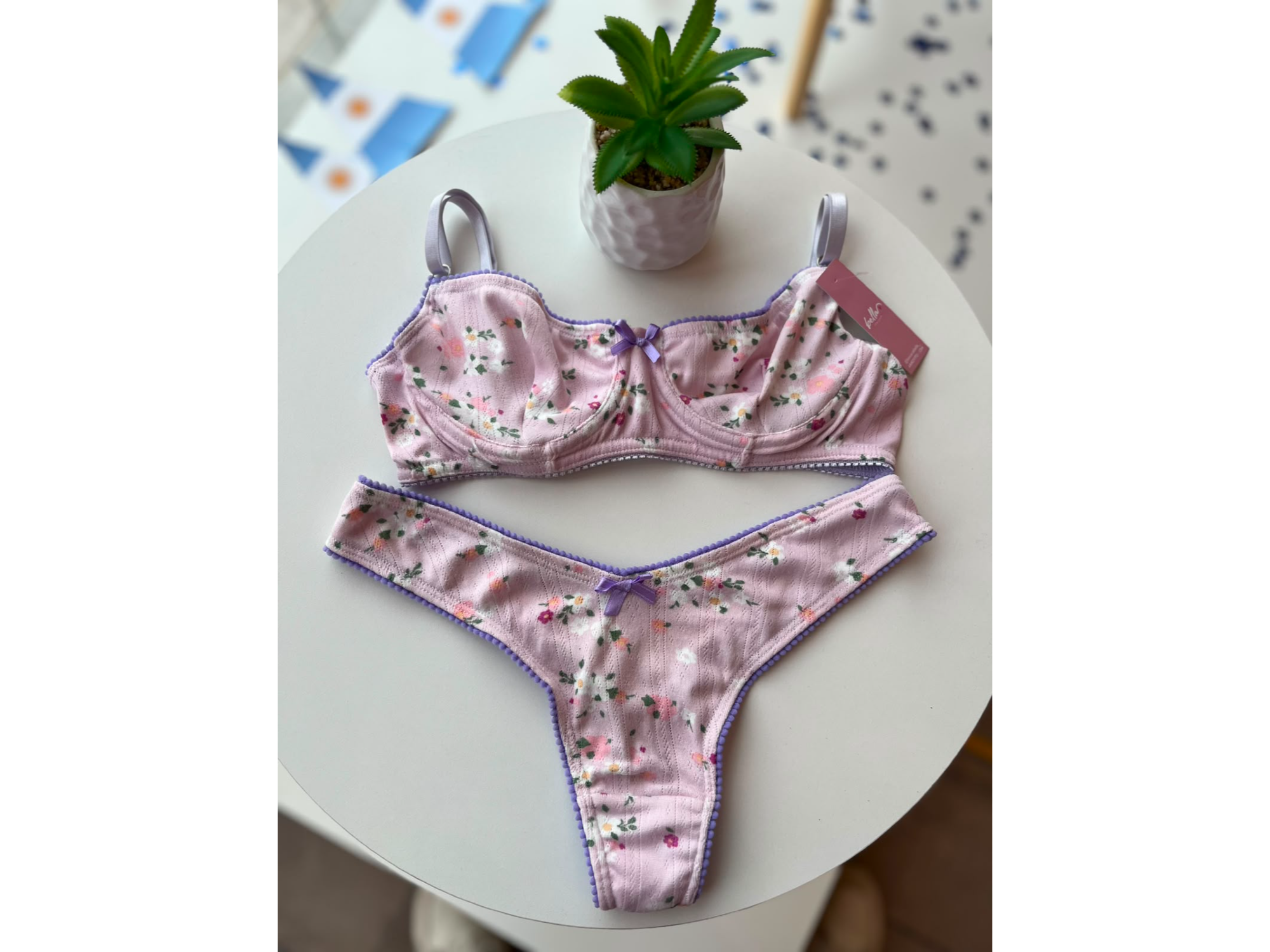 CONJUNTO C/ARCO DE BRODERI FLOREADO