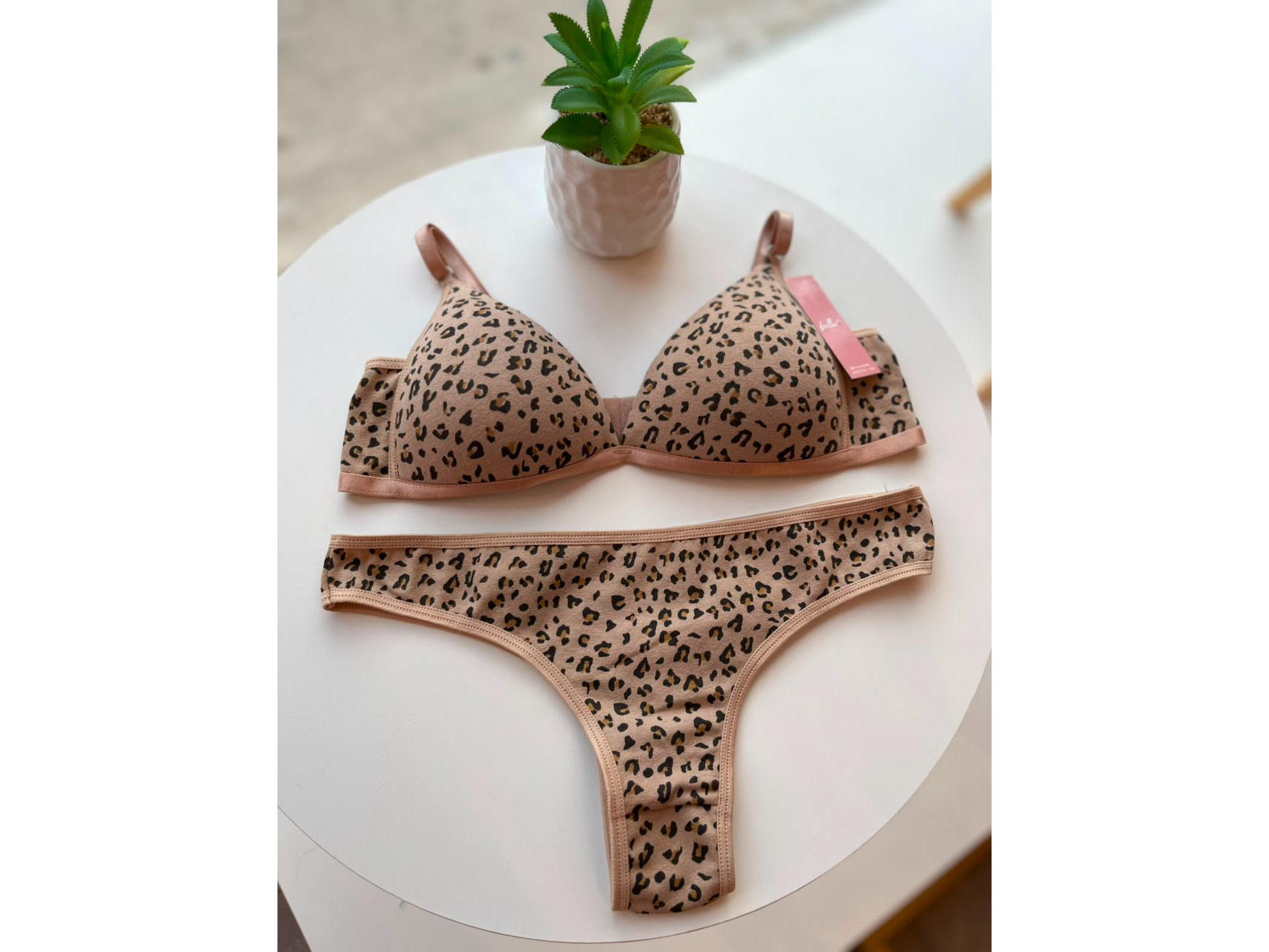 CONJUTNO TRIANGULO DE ALGODON ANIMAL PRINT BEIGE