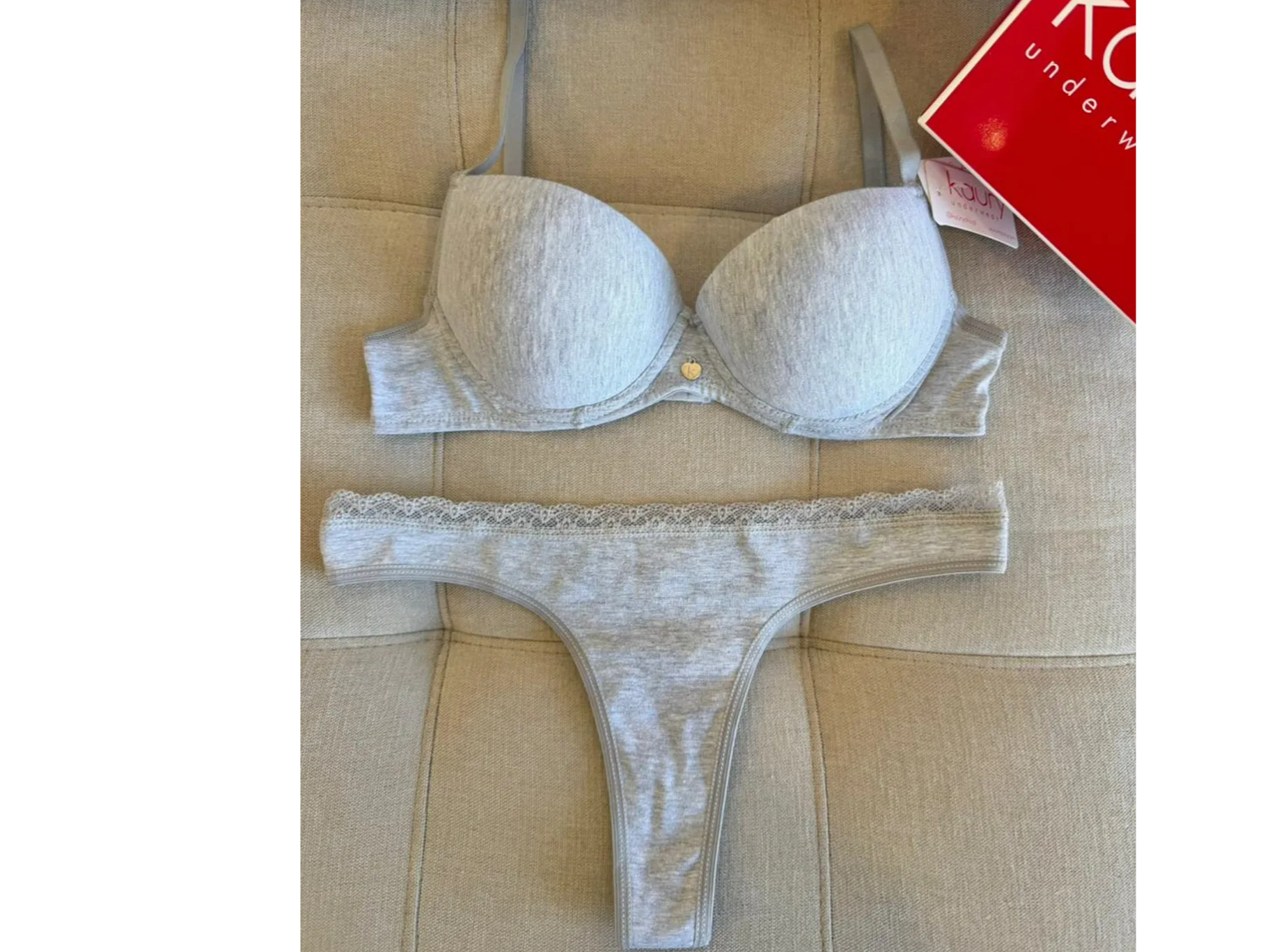 Conjunto de algodón y puntilla. Corpiño taza soft con push up y cola less.