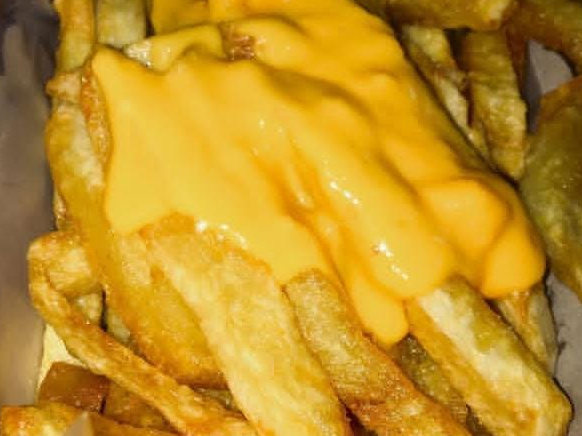 Papas con cheddar chica