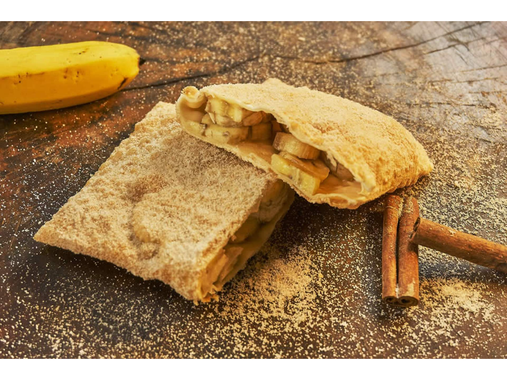 Pastel de banana con queso, azúcar y canela 10CM