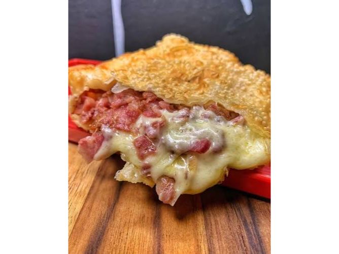 Pastel de calabresa con queso