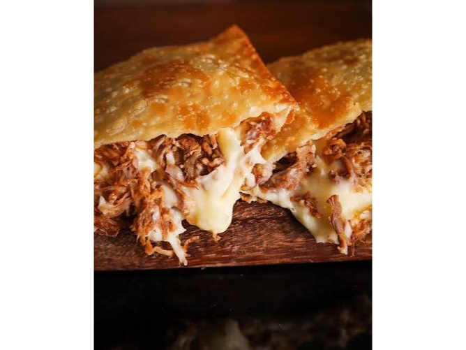 Pastel de asado de costilla con queso y creamchesee
