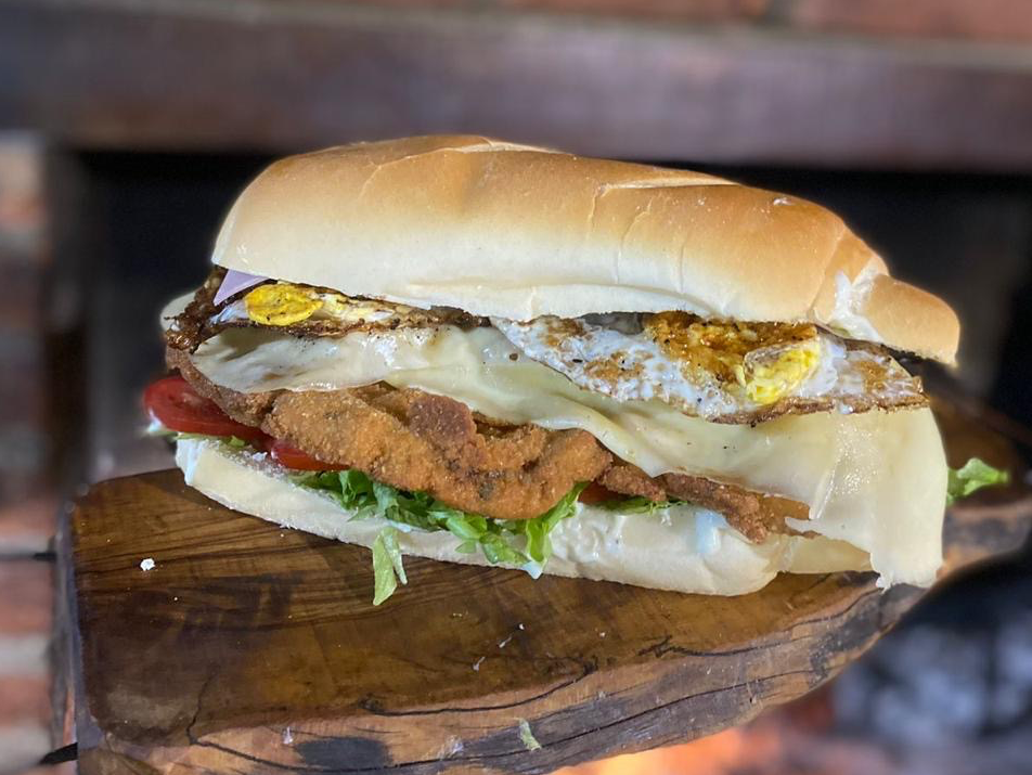 Sanguche de milanesa clasico de ternera + papas