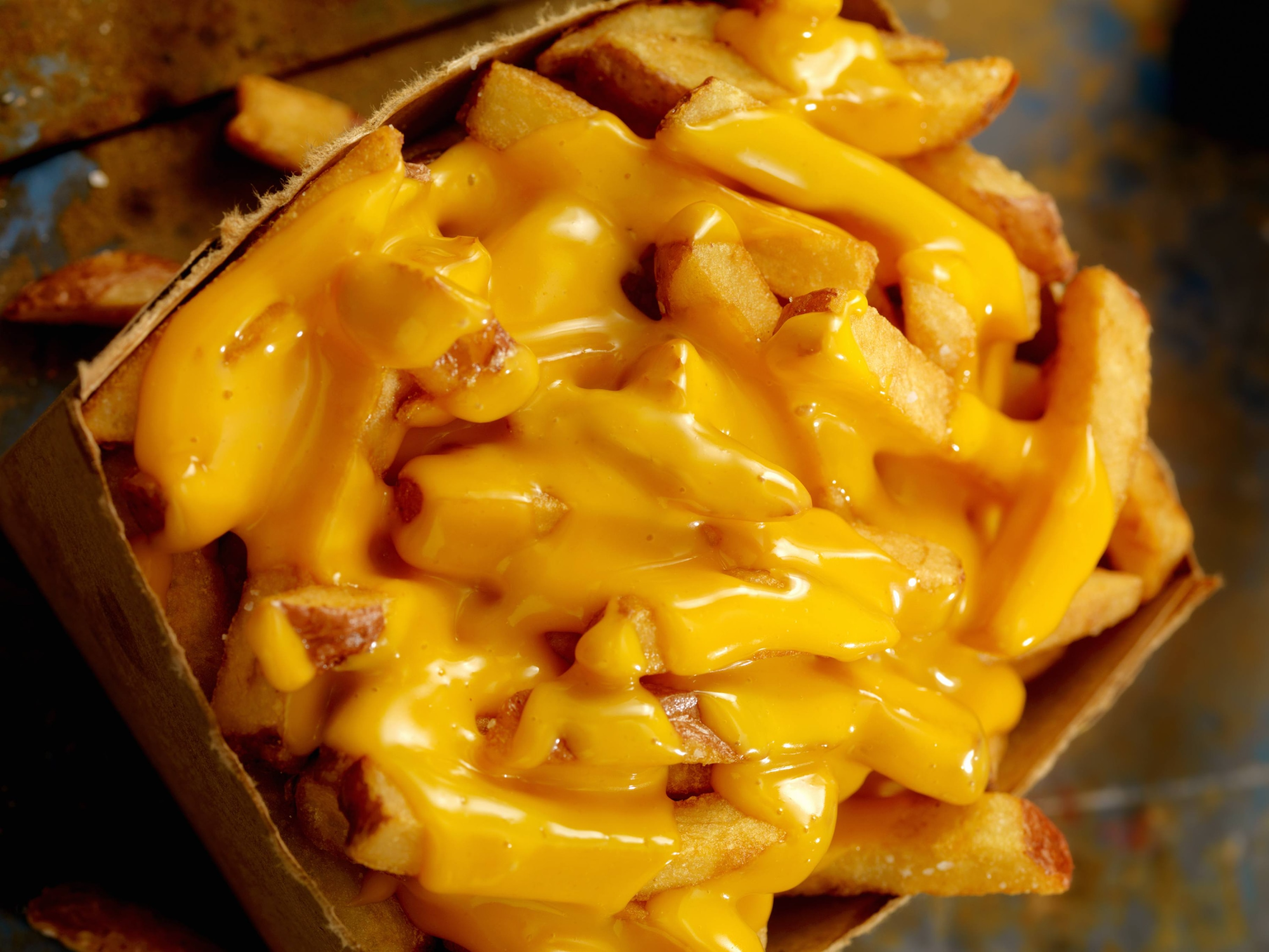 Papas fritas con cheddar