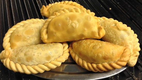 EMPANADAS ARTESANALES XXL (fritas) Y TRADICIONAL (horno)