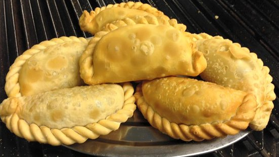 EMPANADAS ARTESANALES XXL (fritas) Y TRADICIONAL (horno)
