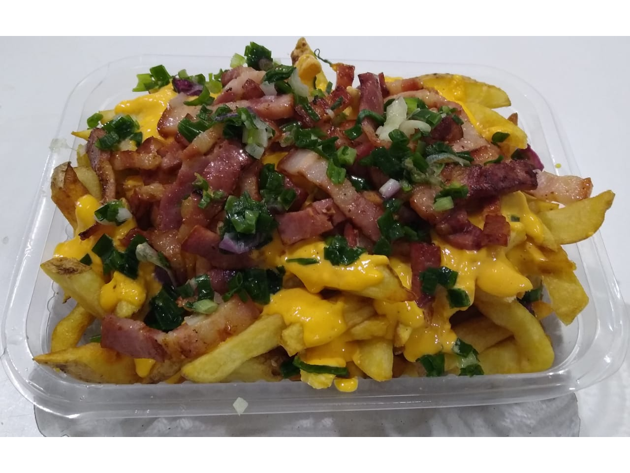 PAPAS C/CHEDDAR, PANCETA (a la chapa) y VERDEO