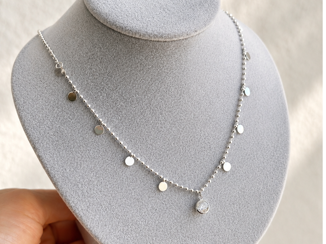 Choker dijes plateados y cristal
