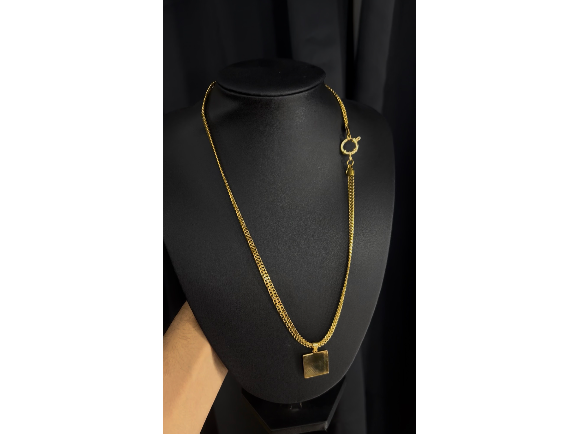 Sedusa de 50CM + Dije cuadrado + Cierre marinero (El dije se puede grabar)