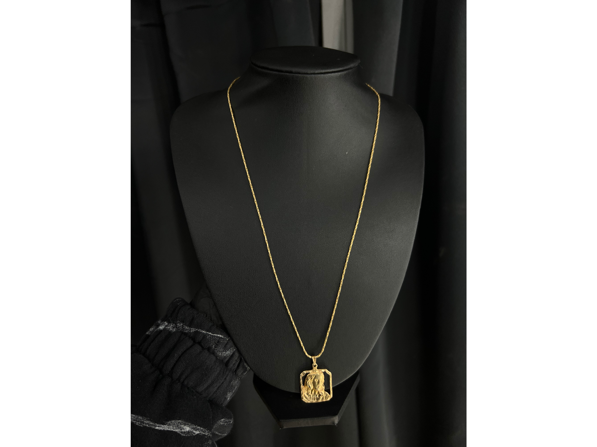 Cadena fina 60CM + Dije Cristo