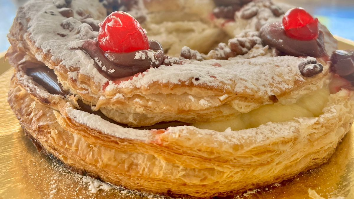 ROSCA DE HOJALDRE RELLENA