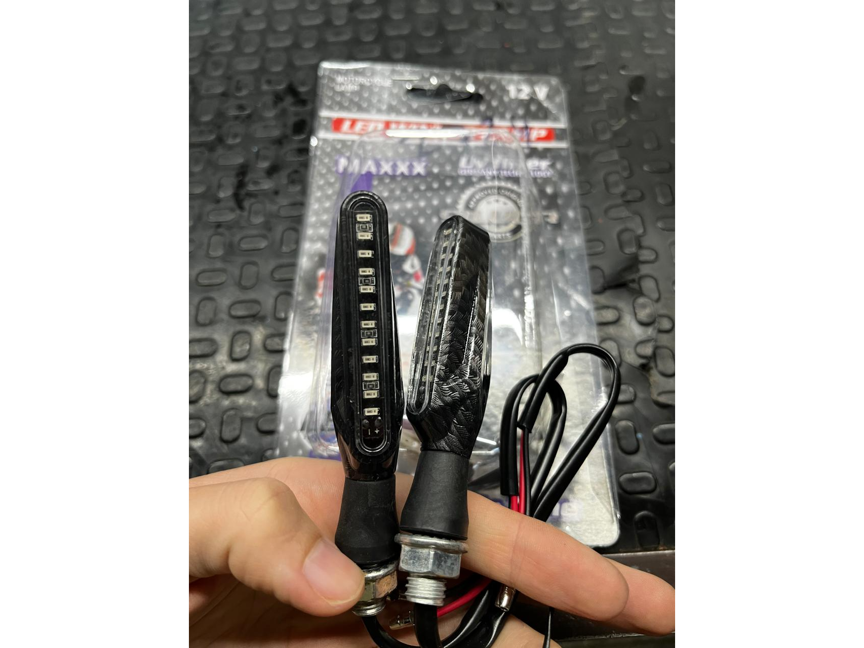 FARO DE GIRO LED SIMIL CARBONO JGO.