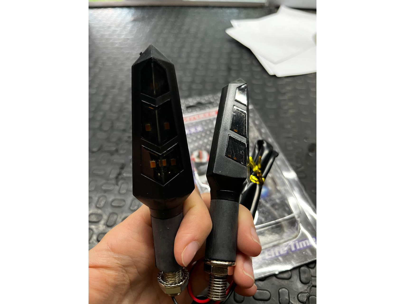 FARO DE GIRO LED SIMIL CARBONO JGO.