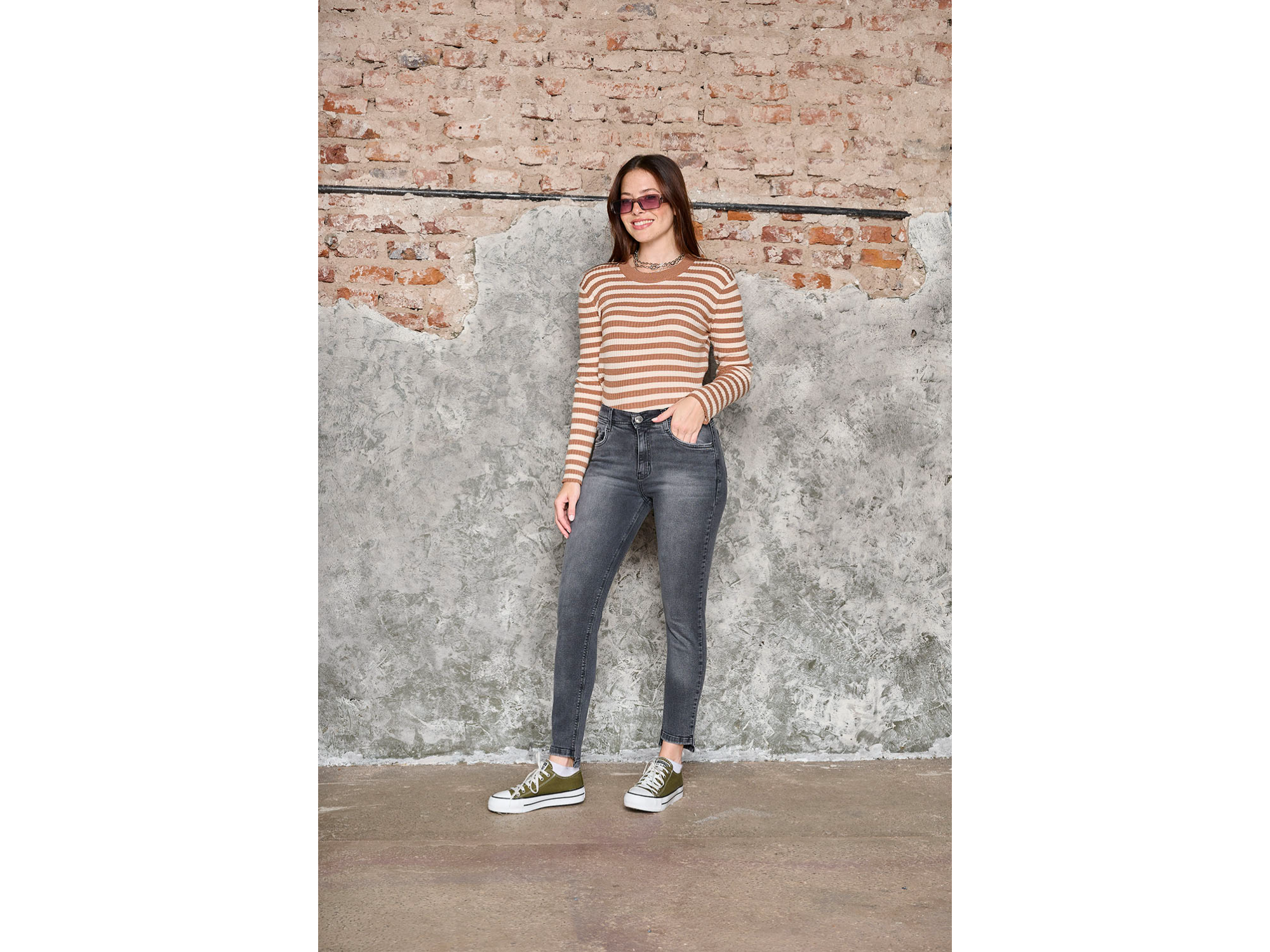 GRIS HUMO BOTA DESIGUAL