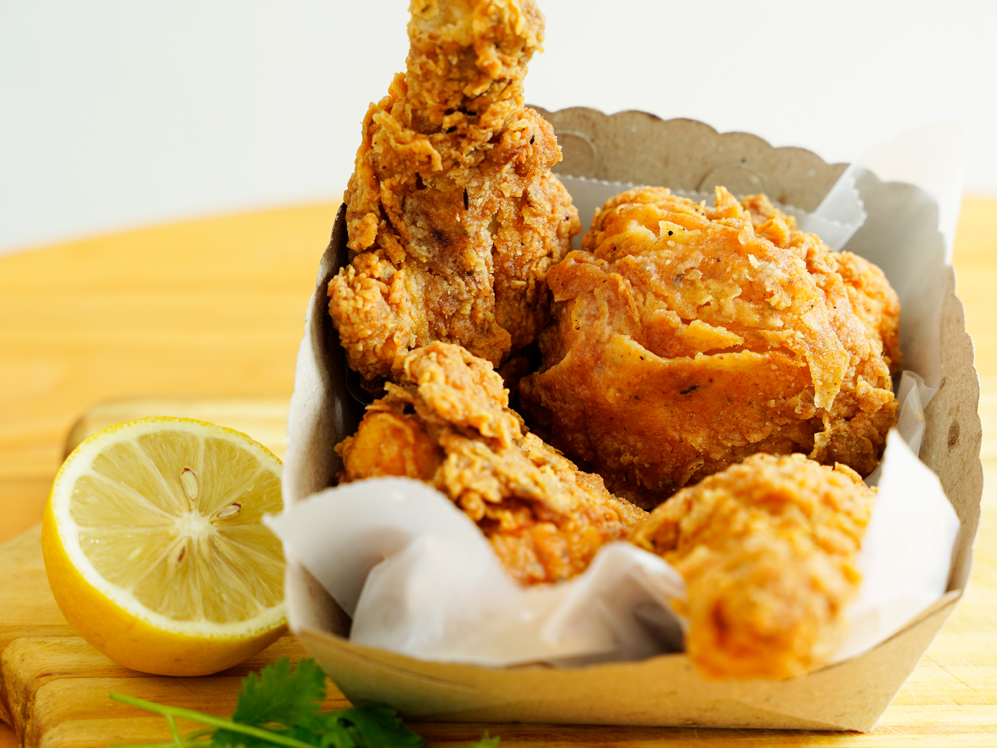 Pata y muslo (6 piezas) + papas o arepitas