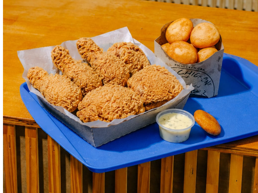 Pata y muslo (6 piezas) +  3 papas o arepitas