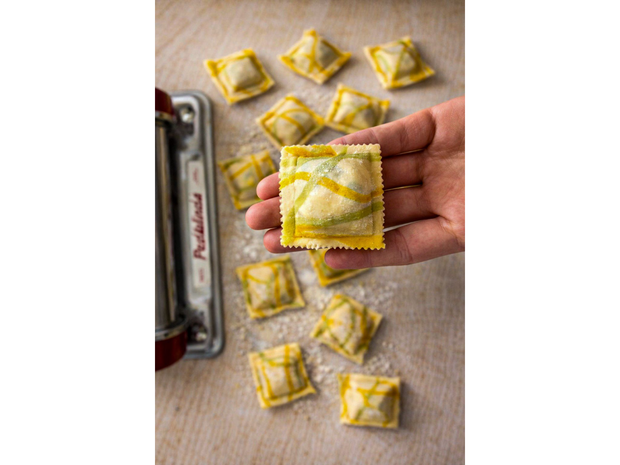 RAVIOLONES DE POLLO A LA CREMA DE VERDEO