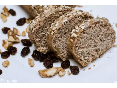 Pan de molde con quinoa, nueces y pasas de uva. De masa madre x 320 grs.