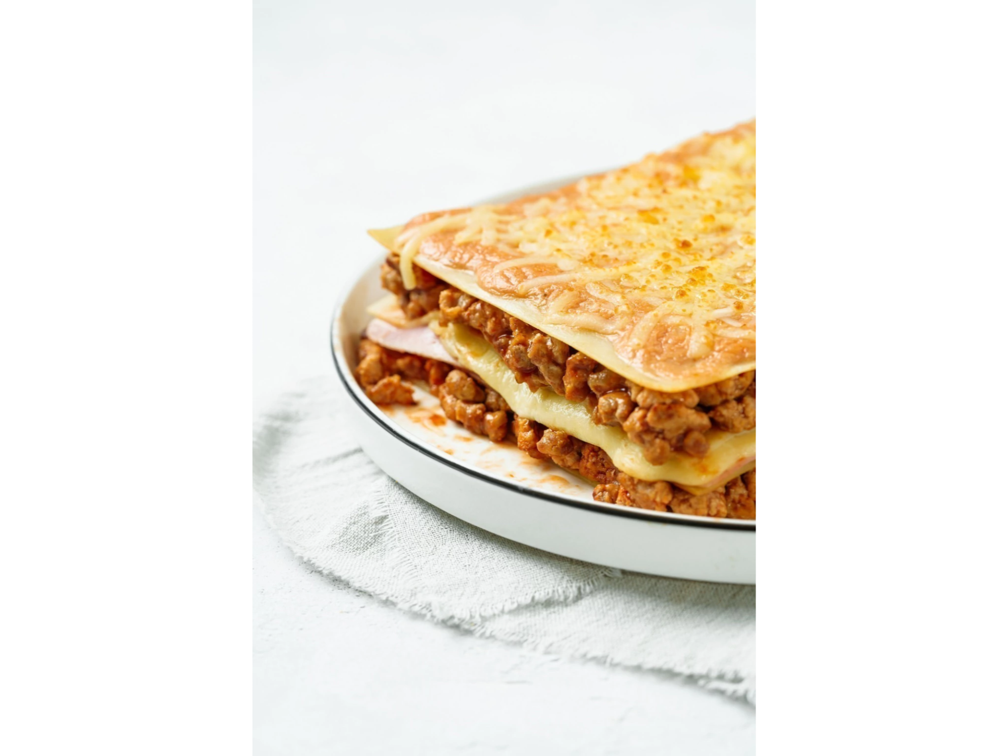 Lasagna bolognesa con jamon y queso