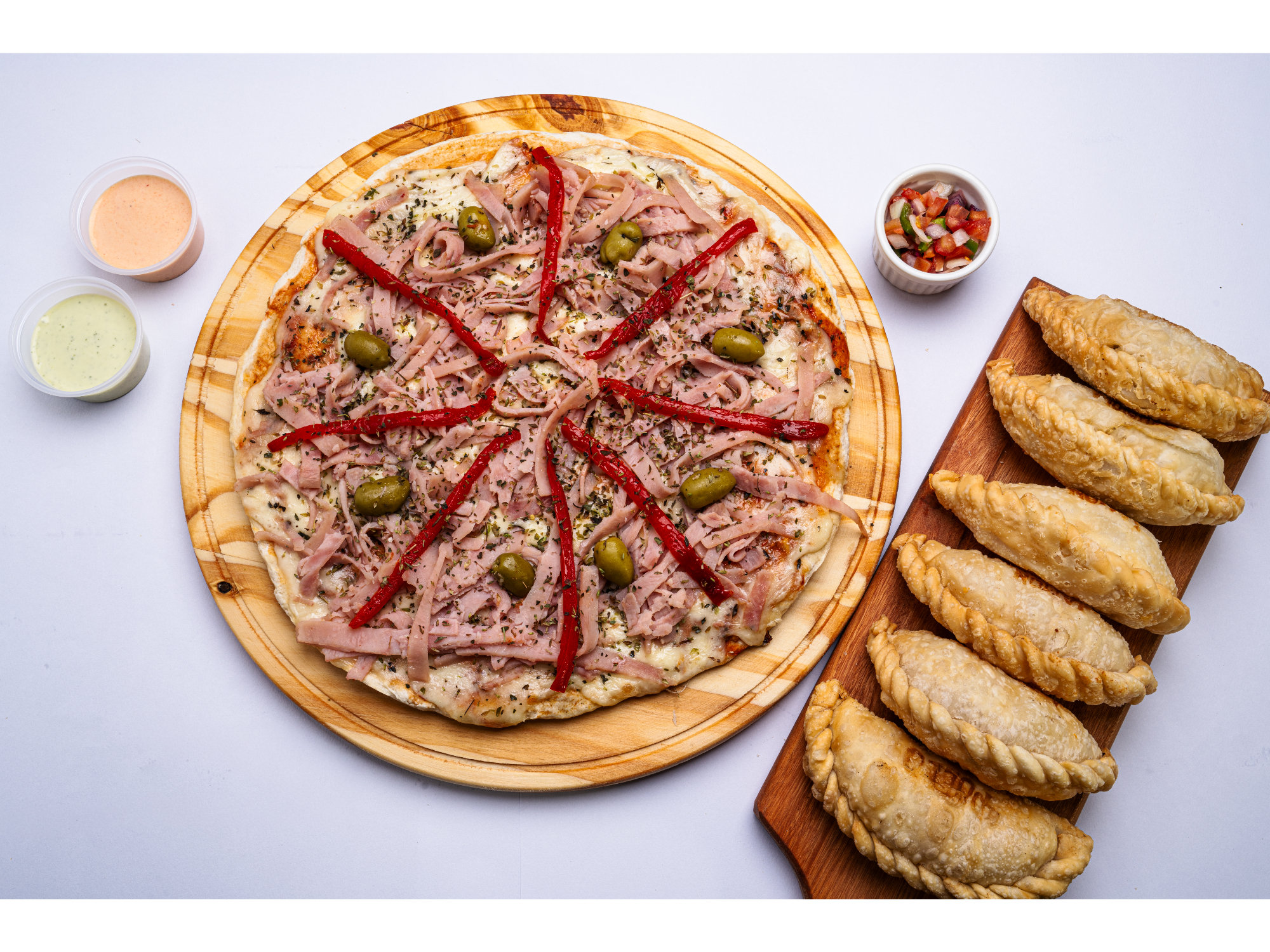 1 Pizza A Elección + 1/2 Docena de Empanadas A Elección