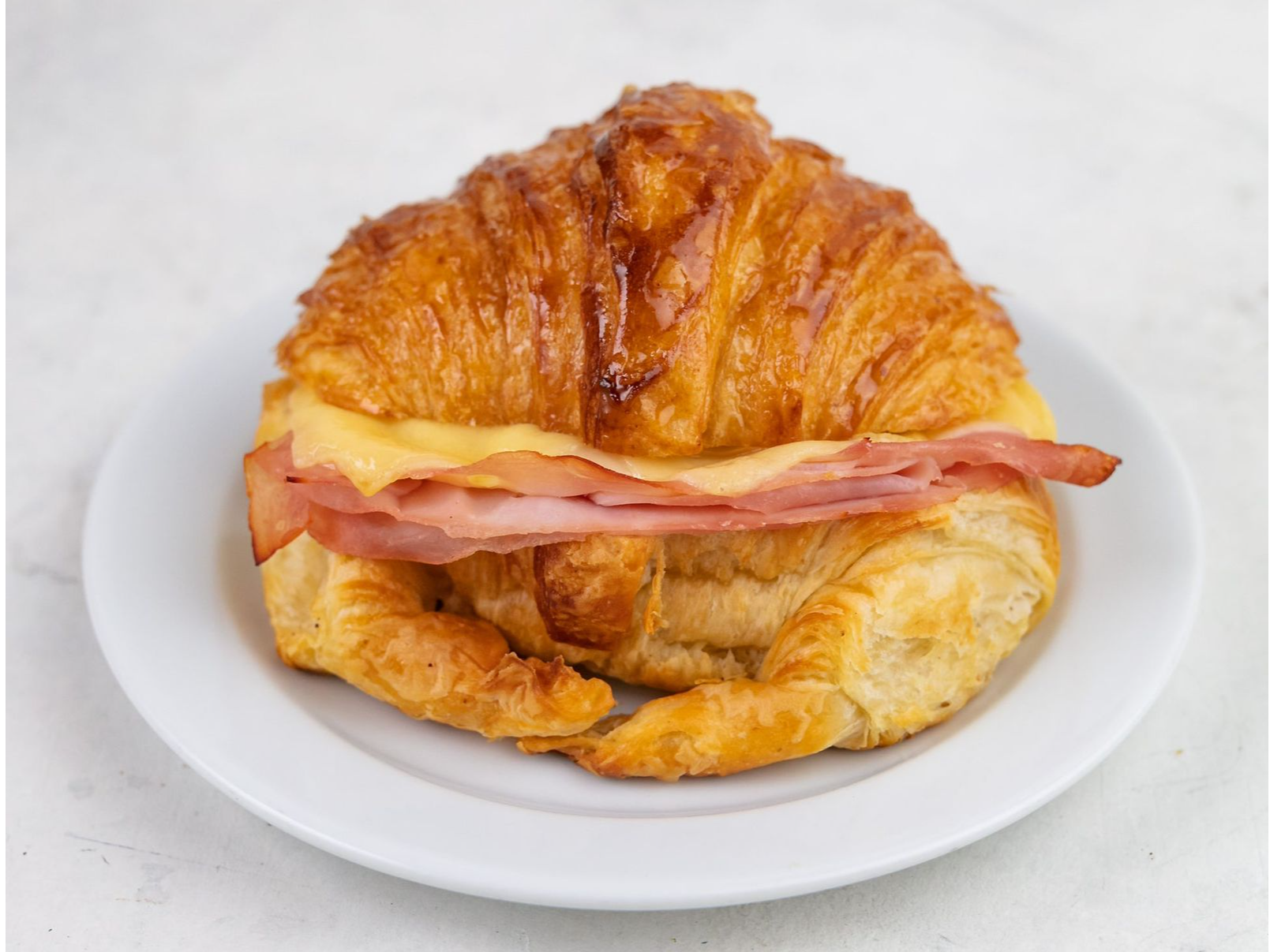 Medialuna prensada con jamón y queso