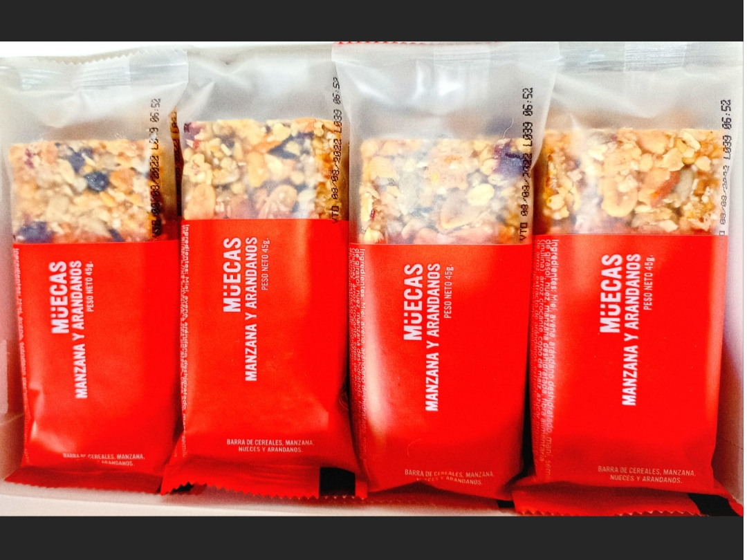 MUECAS manzana y arándanos x 16 unidades