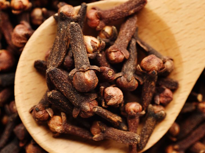 Clavo de olor entero x kg