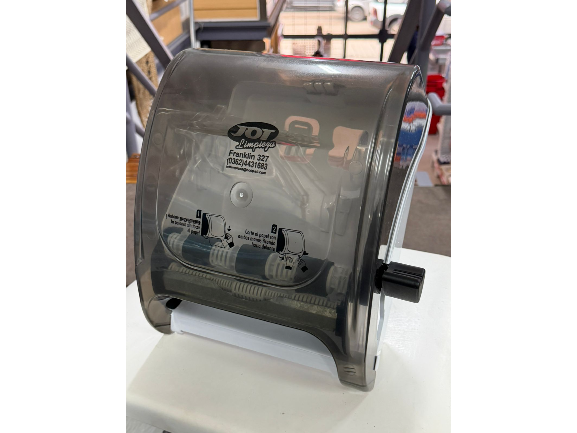 DISPENSER PARA ROLLO TOALLA DE MANO CON MECANISMO FUME