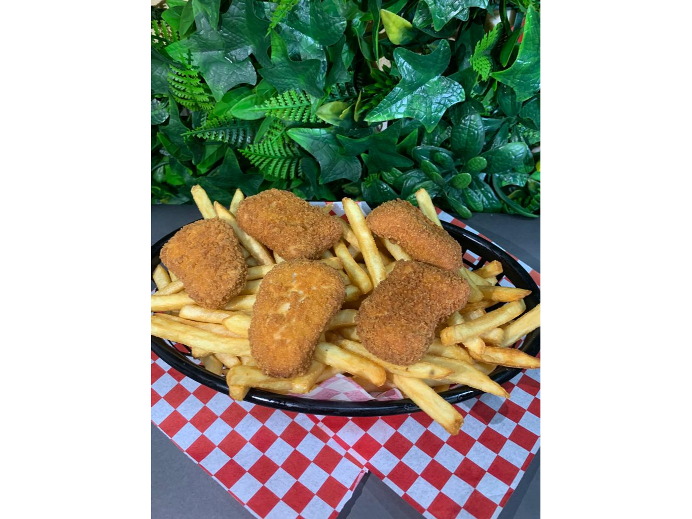 Nuggets con papas fritas