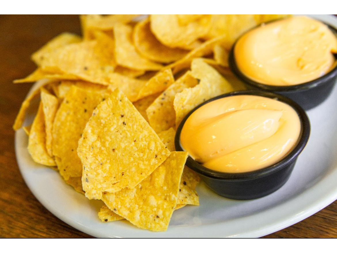 NACHOS CON CHEDDAR