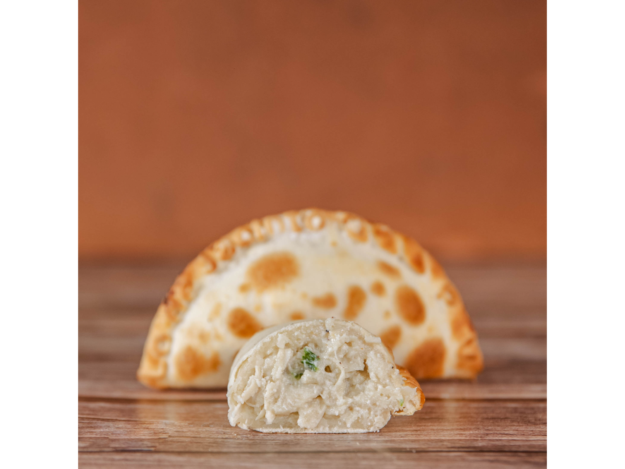 EMPANADA POLLO Y VERDEO EN CAJA X 30 UNIDADES