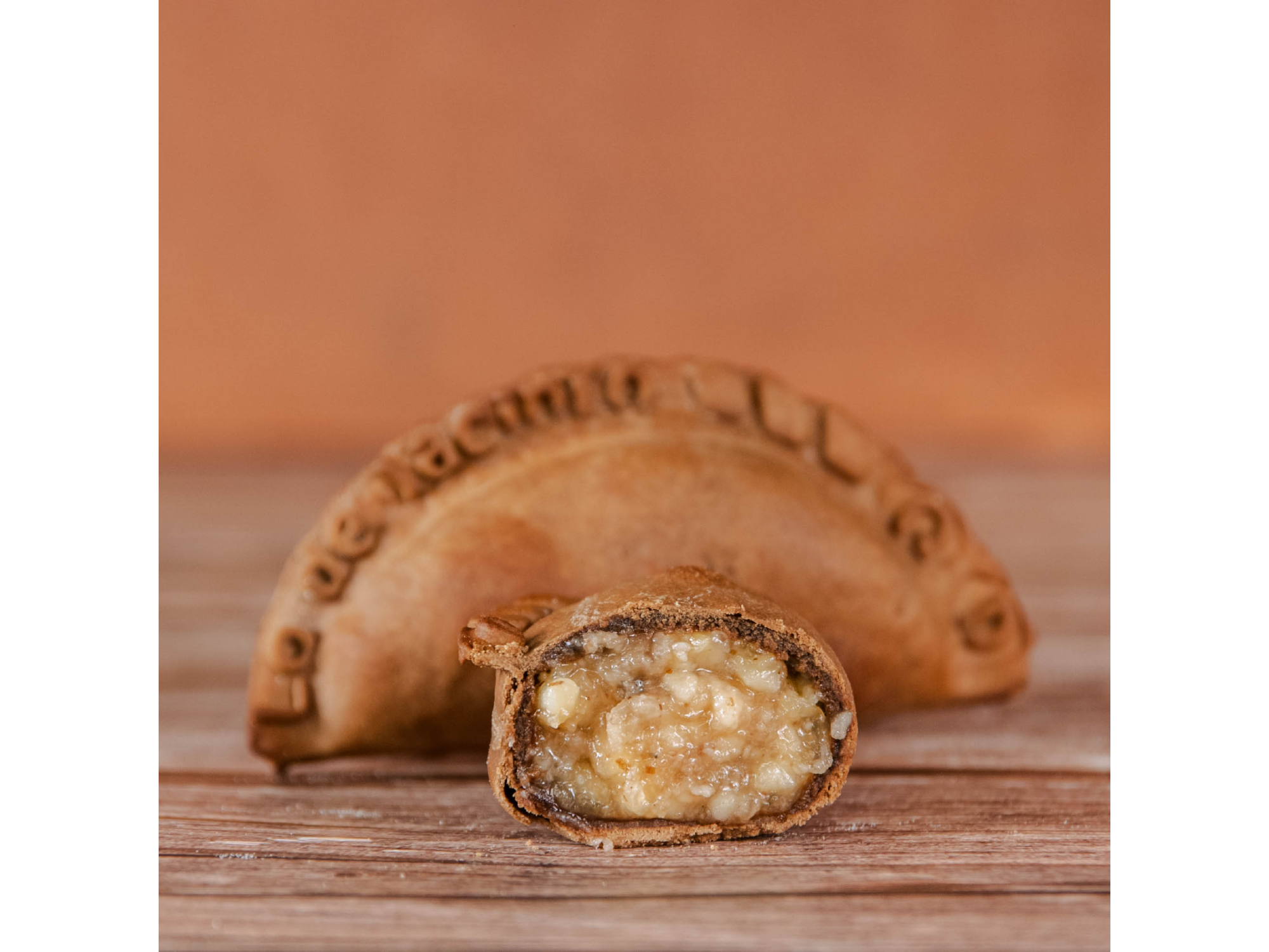 EMPANADA QUESO Y DULCE EN CAJA X 30 UNIDADES