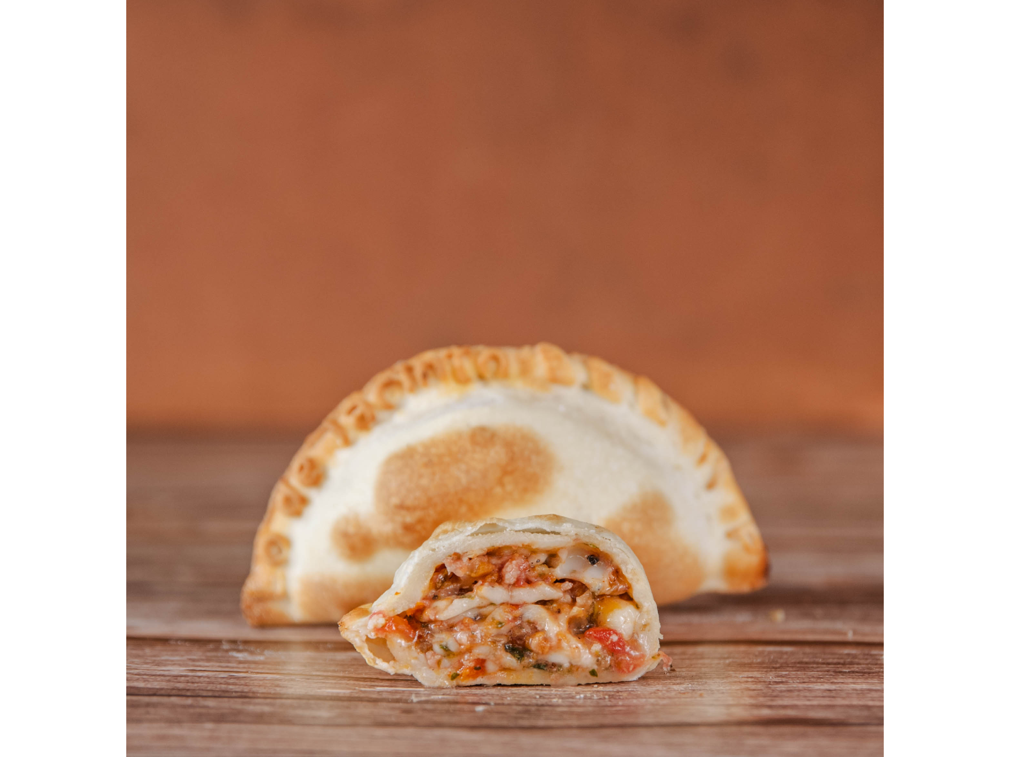 EMPANADA MATAMBRE A LA PIZZA EN CAJA X 30 UNIDADES