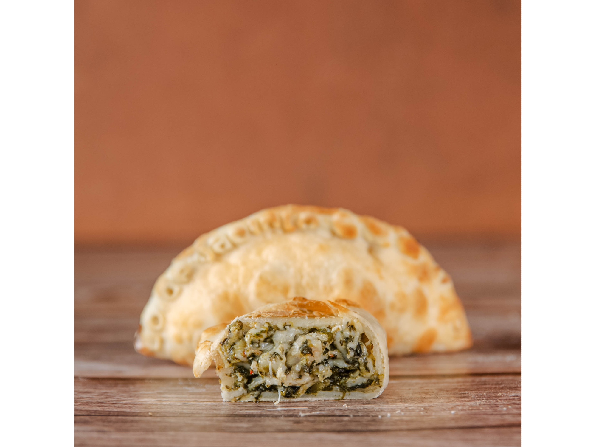 EMPANADA VERDURA Y POLLO EN CAJA X 30 UNIDADES