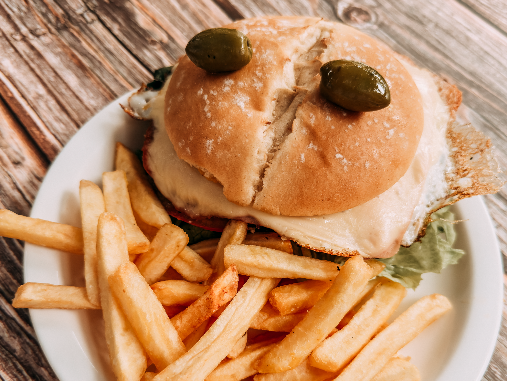 HAMBURGUESA COMPLETA ESPECIAL