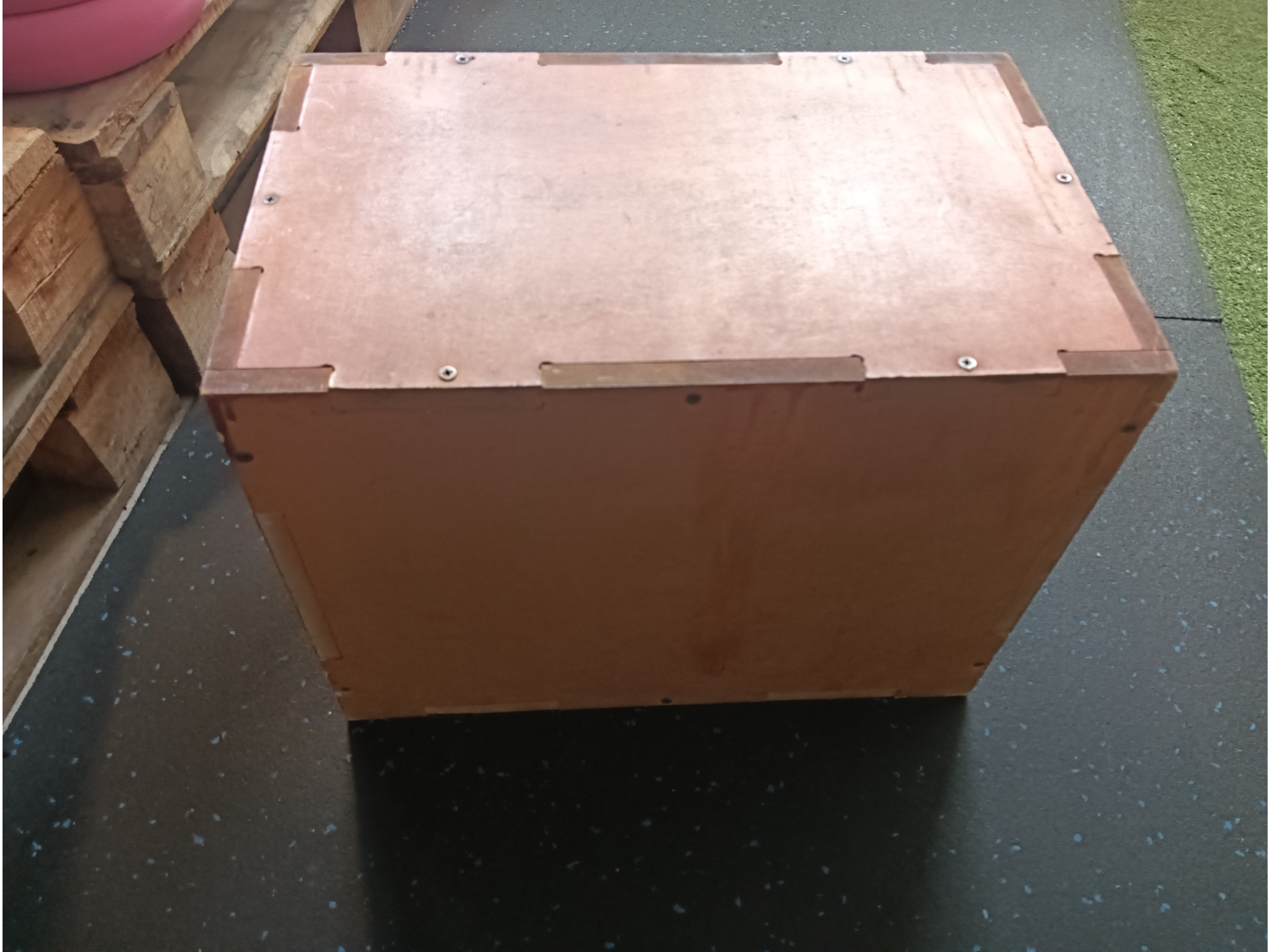 Mdf chico (30x40x50) barnizado y usado