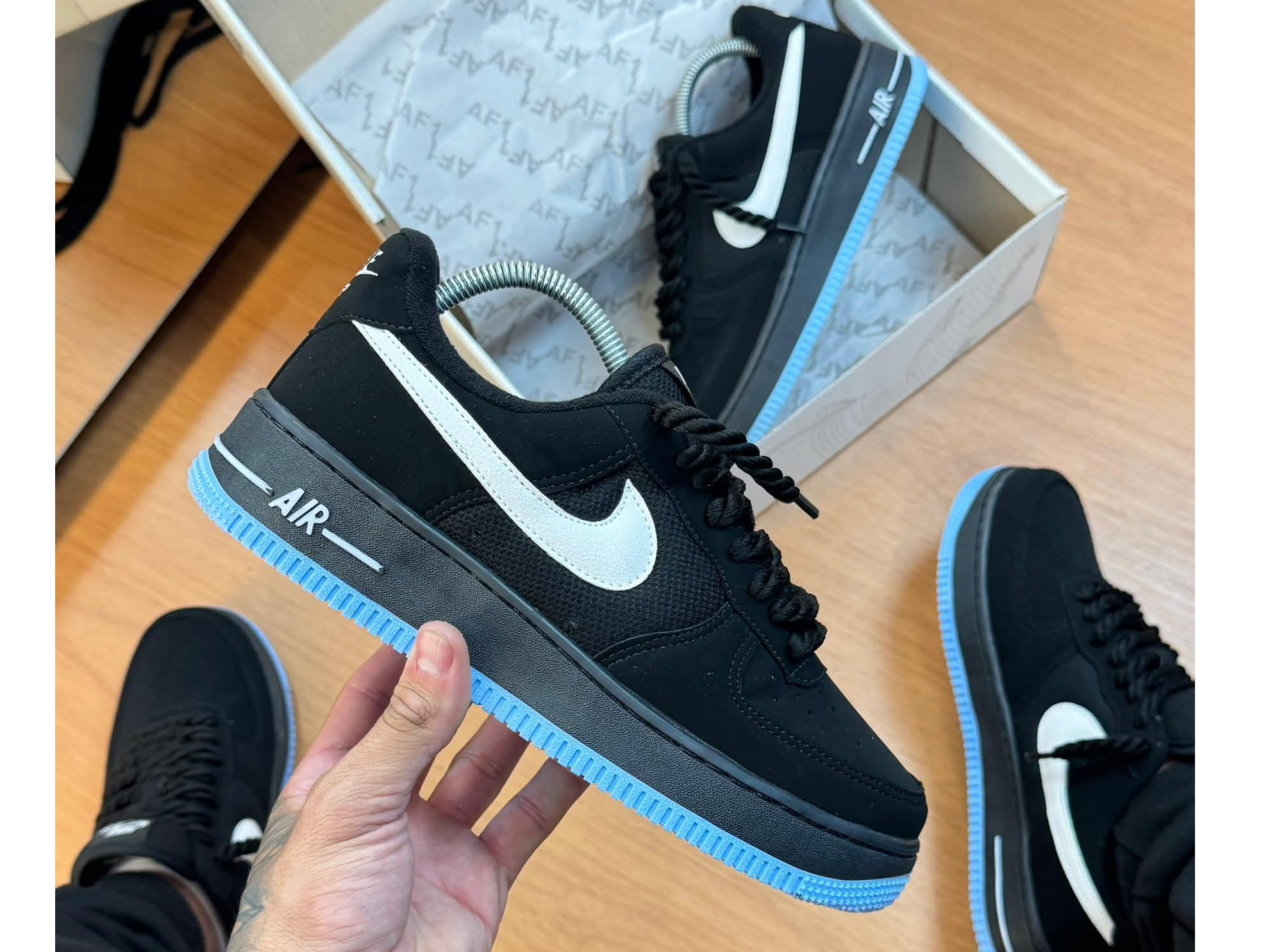 AIR FORCE negra-celeste