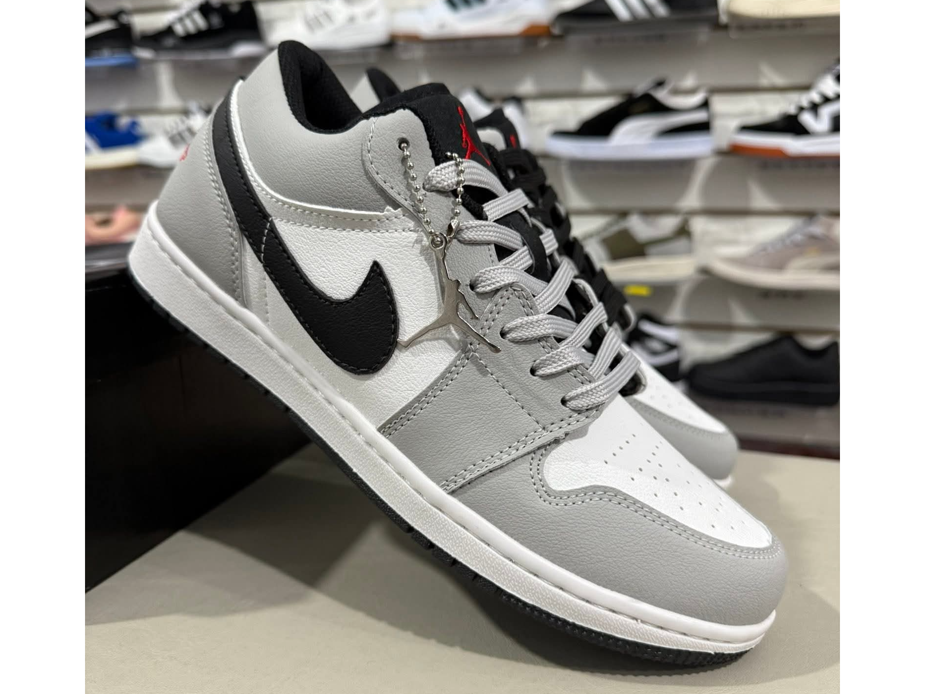 JORDAN BOT blanca-neg-gris