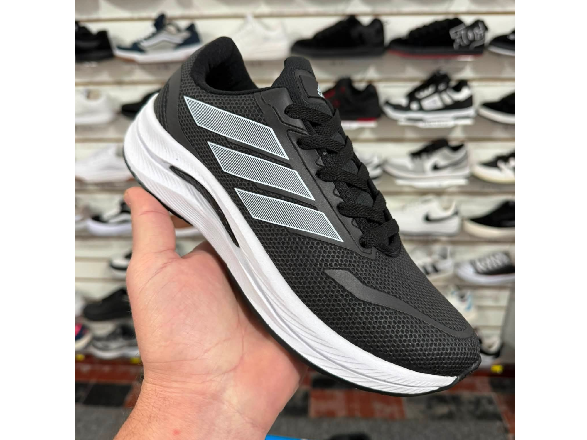 ADIDAS negra-gris